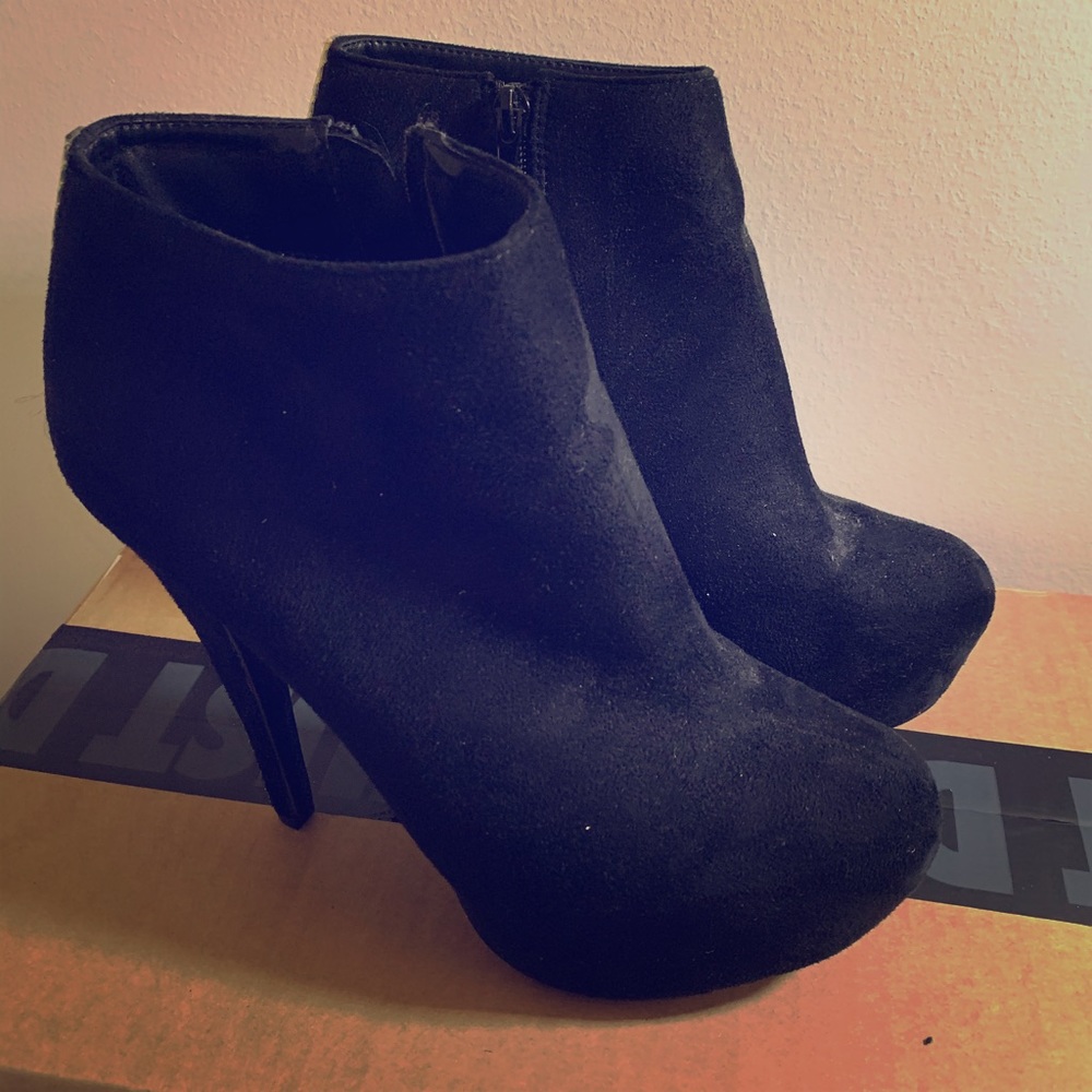 Scene Heels